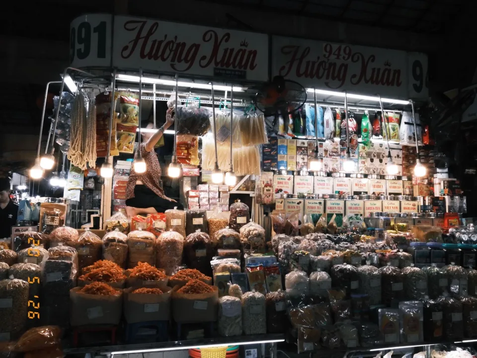 Phin cà phê đang nhỏ giọt